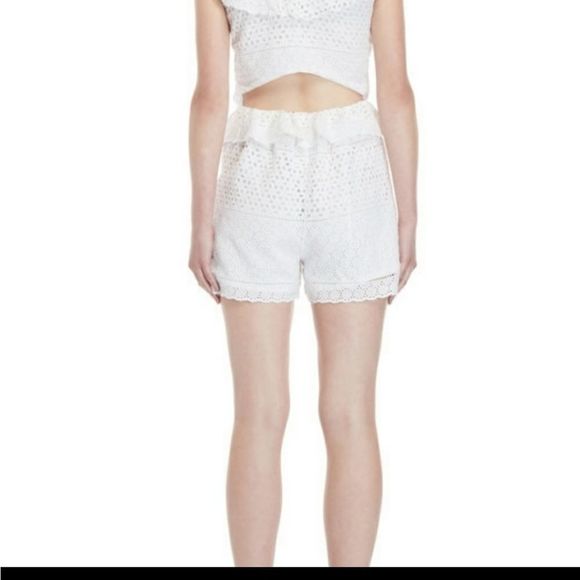 Walter Baker White Eyelet V-Neck Ruffle Open Back Sleeveless Shorts Romper M - Picture 2 of 7